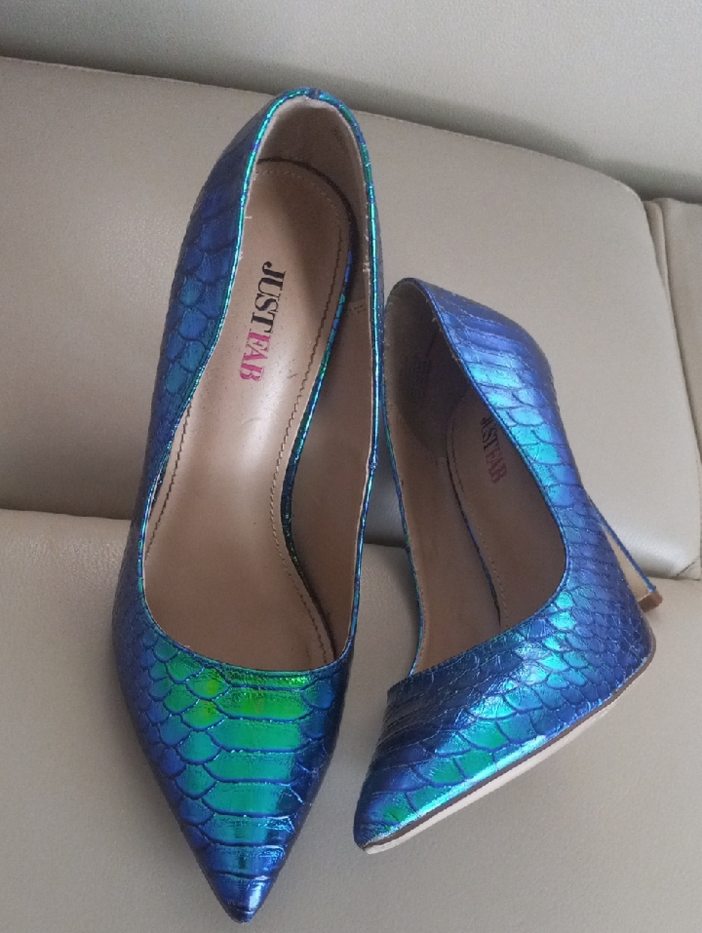 JustFab Vivienne Iridescent Blue-Green Mermaid Scale Pointed Toe Stilettos Sz 8 - Picture 11 of 13
